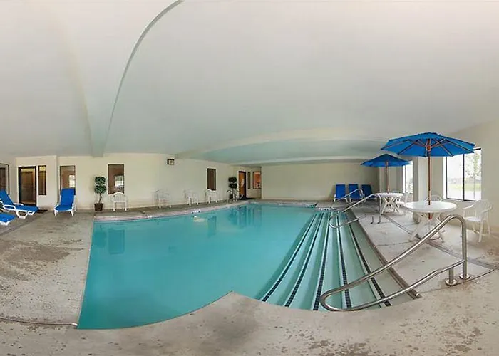 Western Woodland Hills And 3*