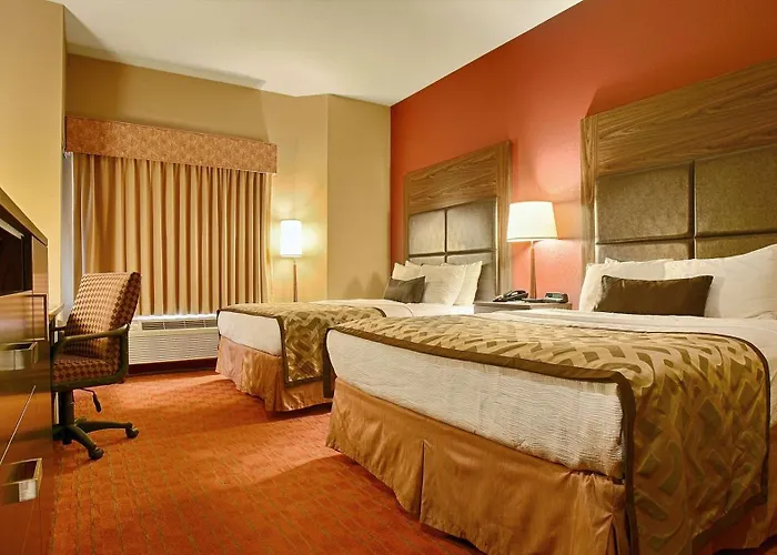 Western Woodland Hills And Hotel Tulsa
