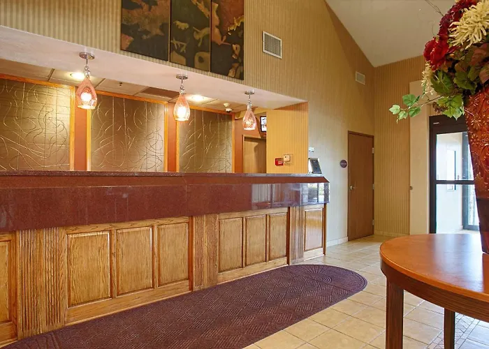 Western Woodland Hills And 3* Tulsa