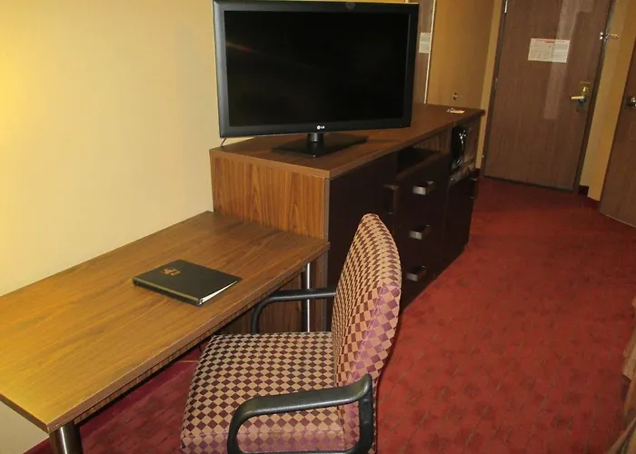 Western Woodland Hills And Hotel Tulsa