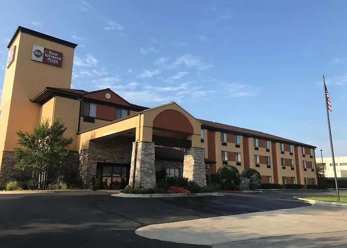 Western Woodland Hills And Hotel Tulsa