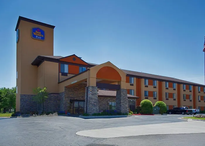Western Woodland Hills And Hotel